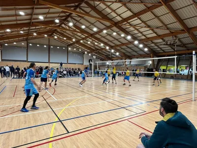 Capture d'une story Instagram du club de Château-Giron : grande photo des deux équipes réunies, légende Finales coupe Sport 2000 M et F.